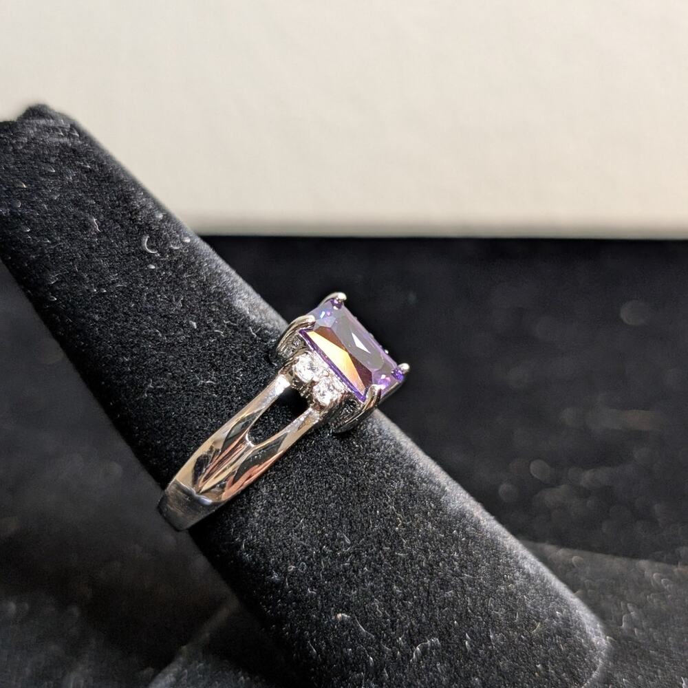 Emerald Cut Purple Crystal & Four Round Cut CZ Silver Tone Ring Size 8.25 - Picture 2 of 5